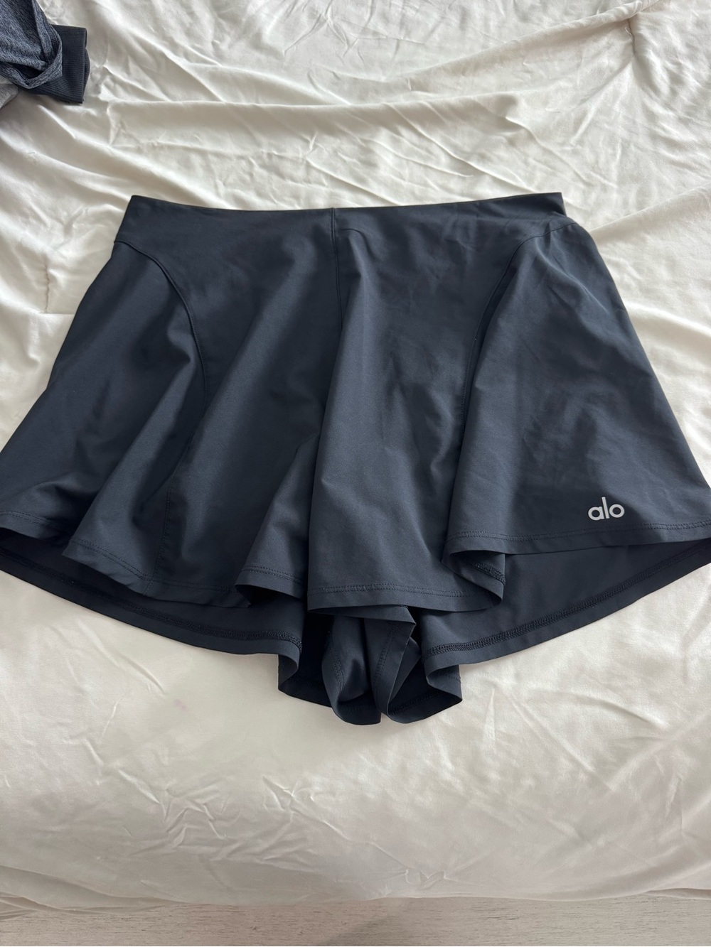Alo tiebreaker shorts size small